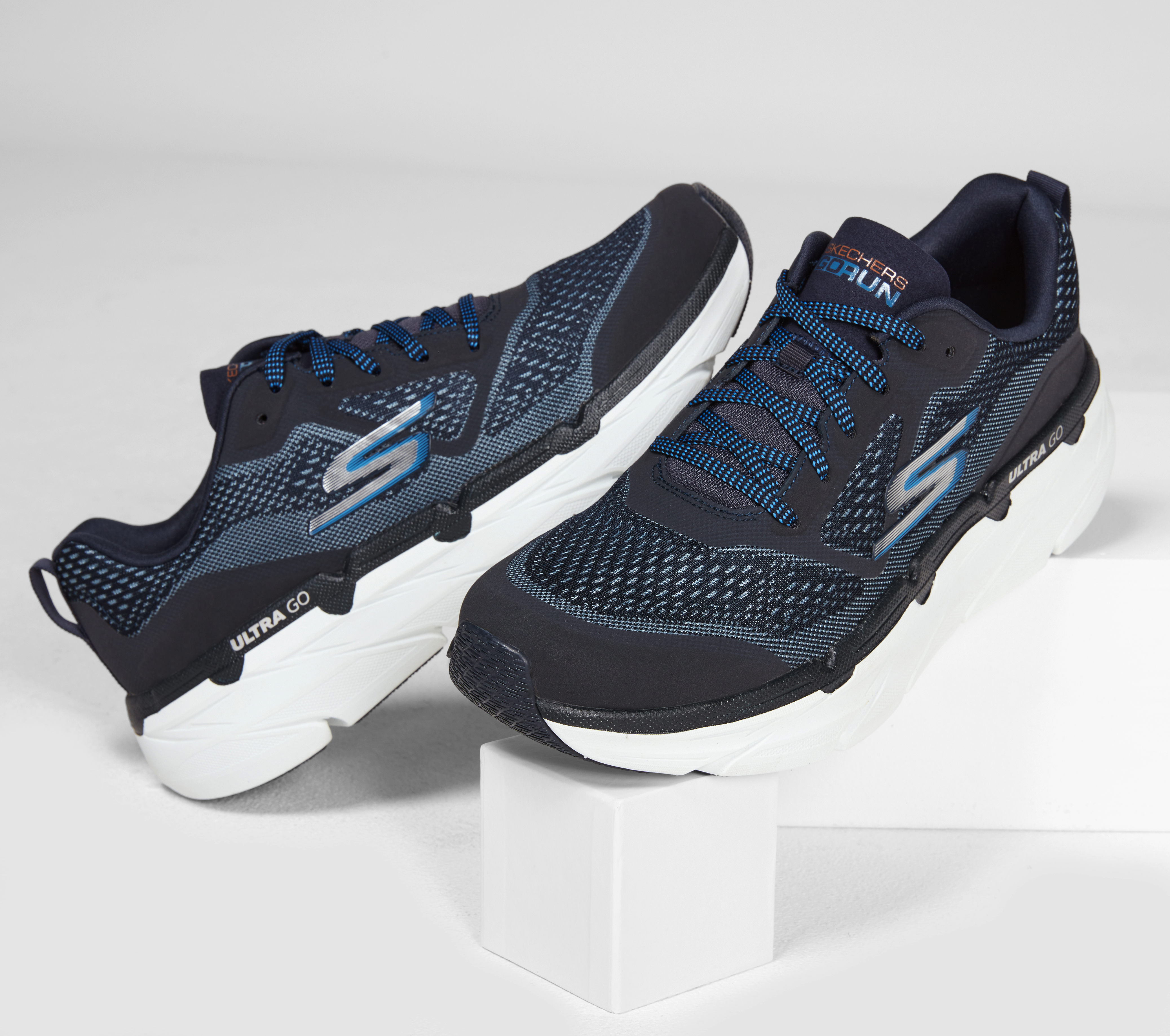 skechers max cushion shoes for men