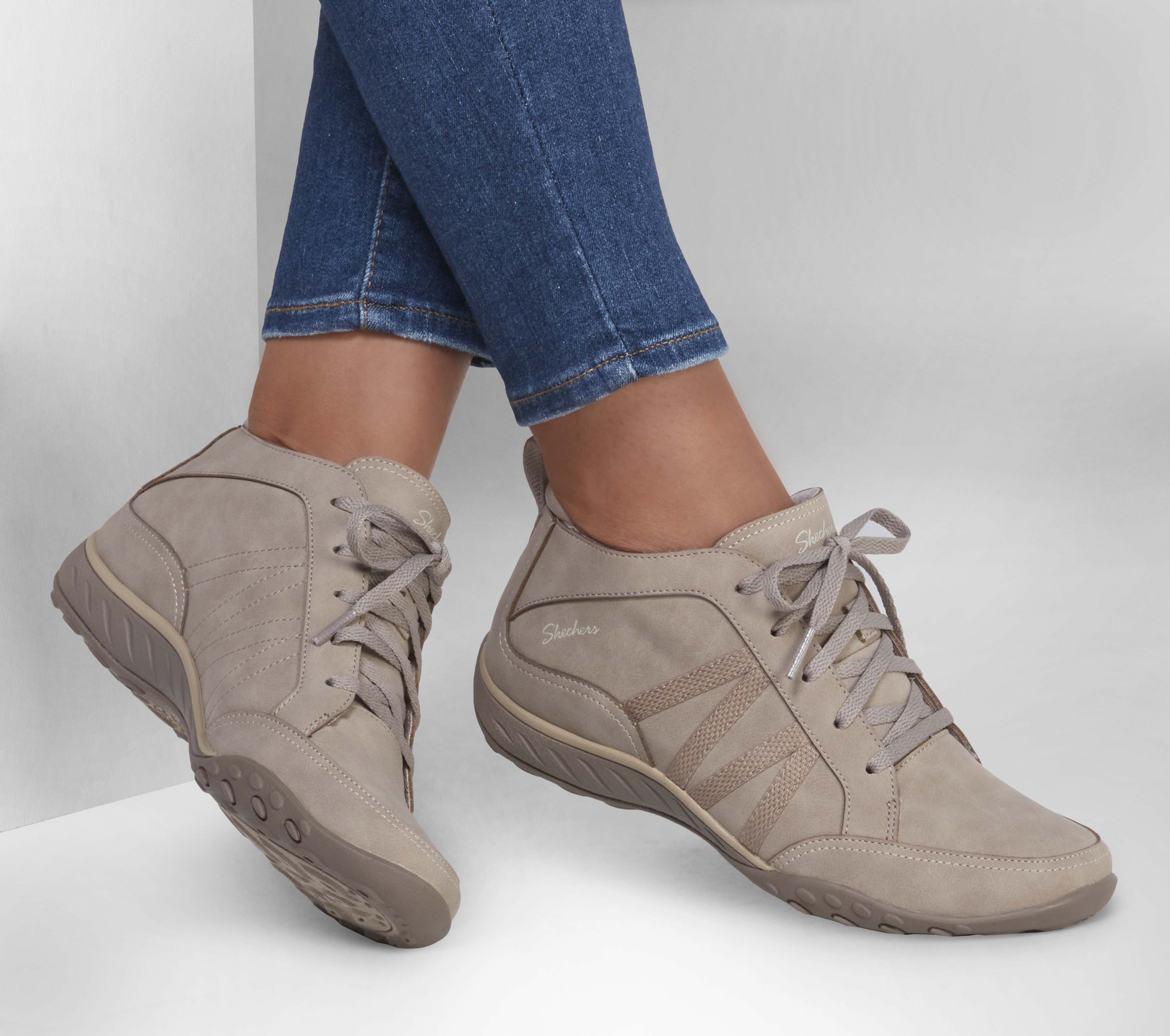 Relaxed fit fashion breathe easy skechers